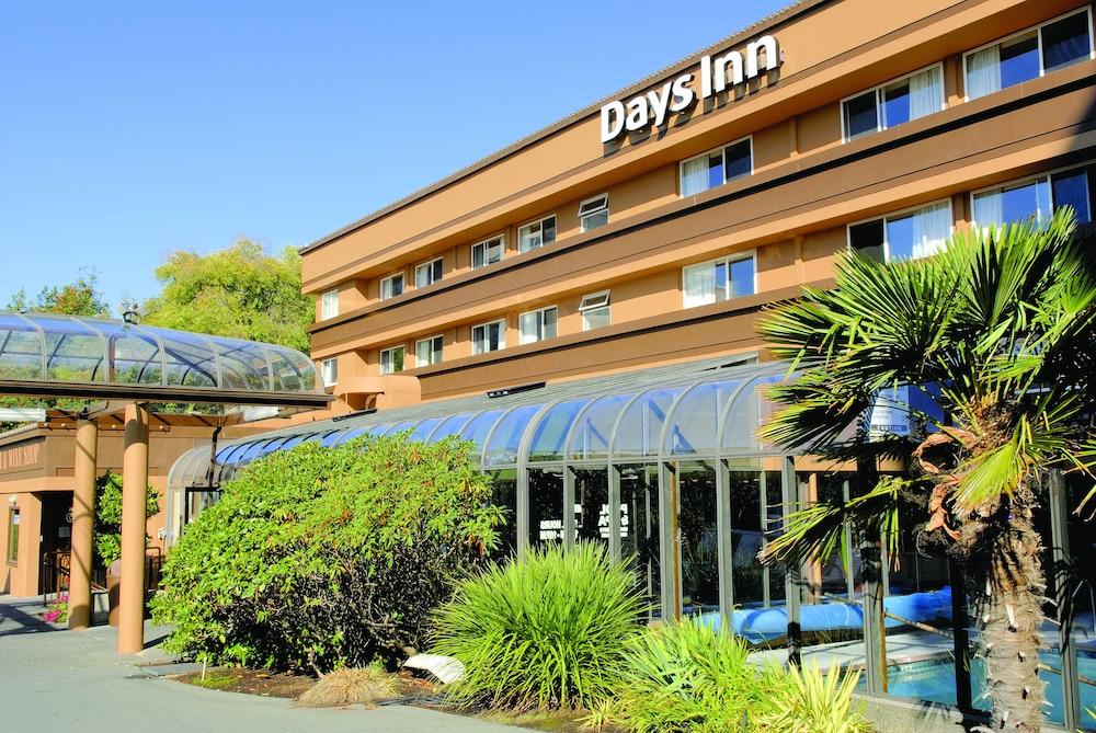 Days Inn By Wyndham Victoria On The Harbour Dış mekan fotoğraf